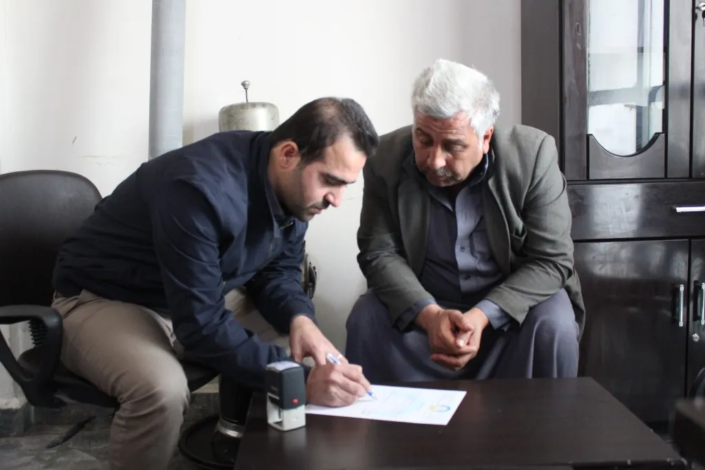 Nivîsgeha Parastina Zarokan li Minbicê zarokek radestî malbata wî kir