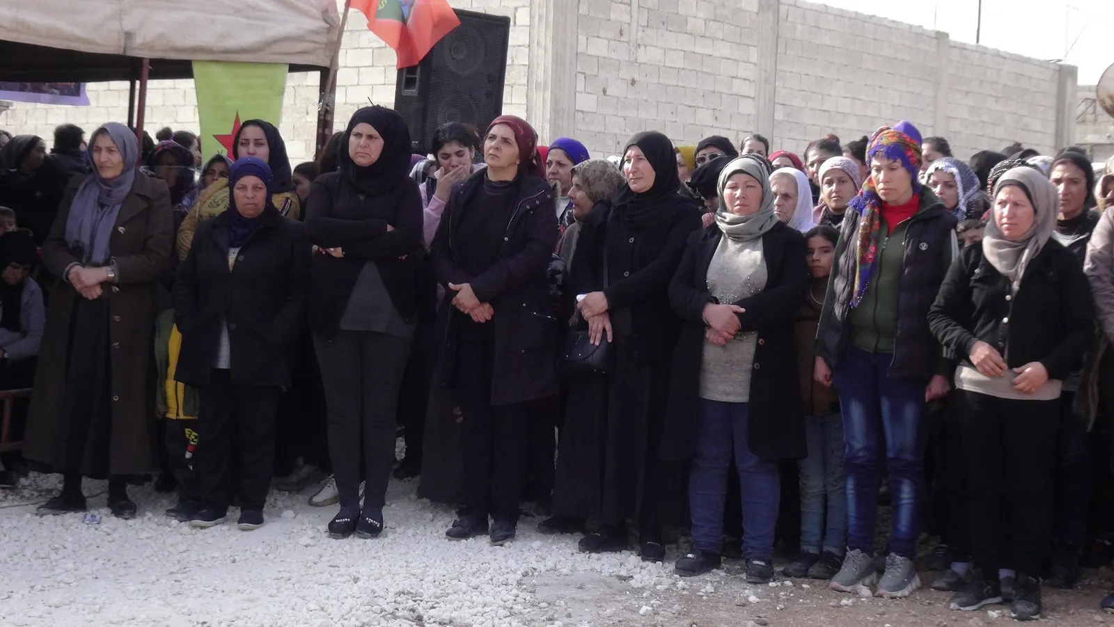 Şêniyên herêma Efrînê sersaxî da malbata şehîd Gîvara Efrîn