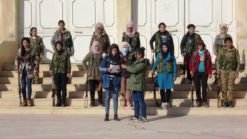 Jinên ciwan ên herêma Cizîrê beşdarî berxwedana Eyn Îsayê dibin