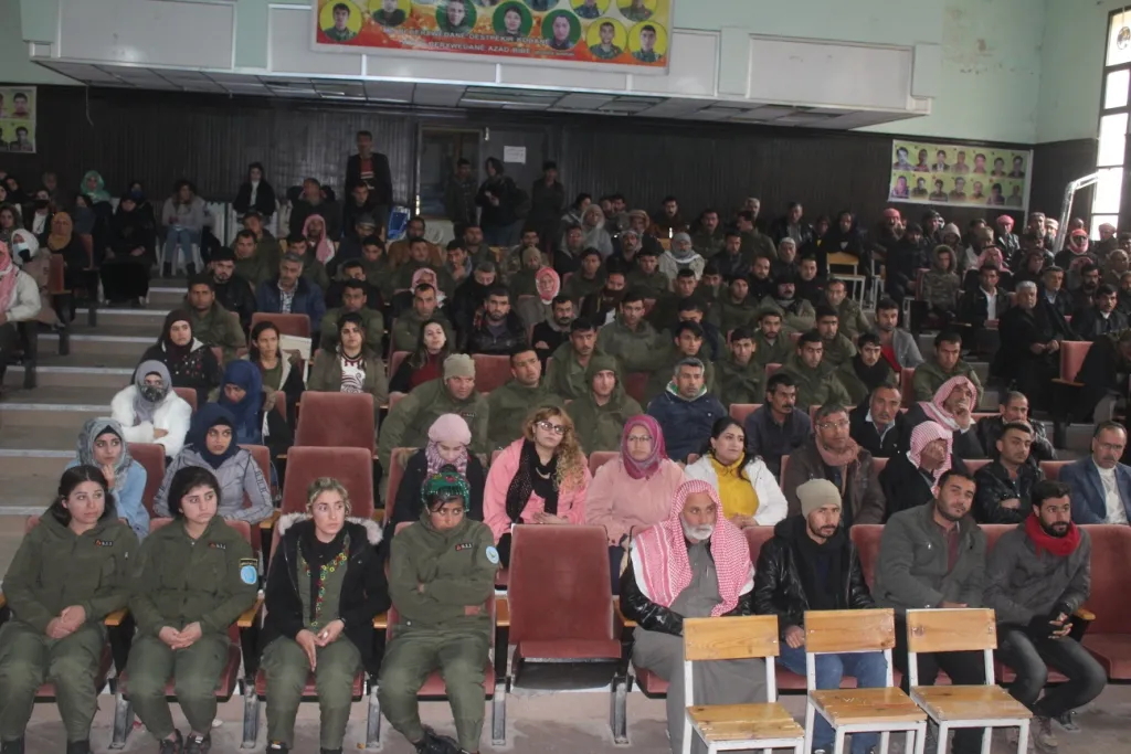 'Yekitiya gelan komploya navneteweyî vala derxist'