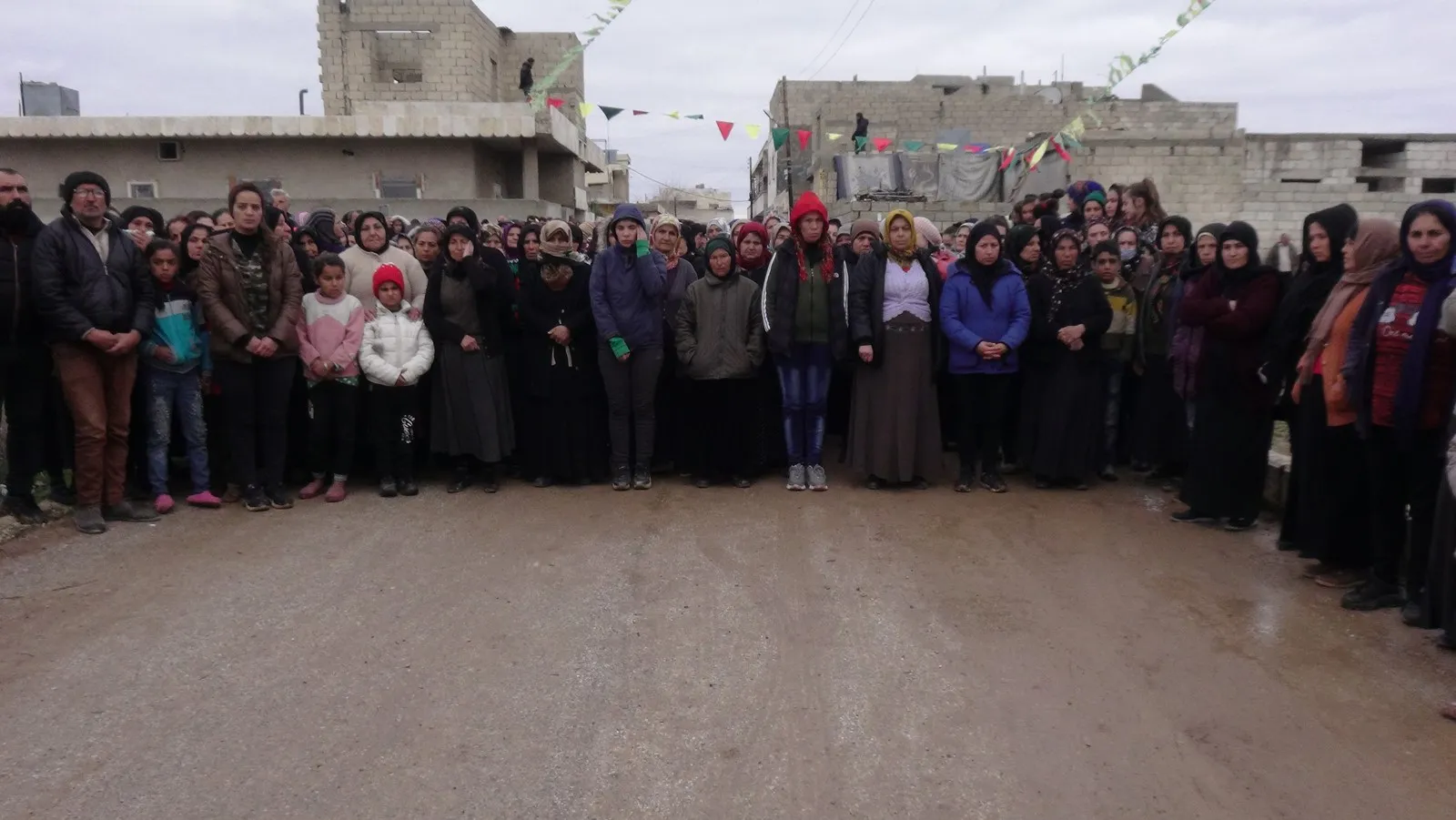 Koçberên Efrînê û şêniyên Şehbayê sersaxî ji malbata şehîd Xalid Reşîd re xwest
