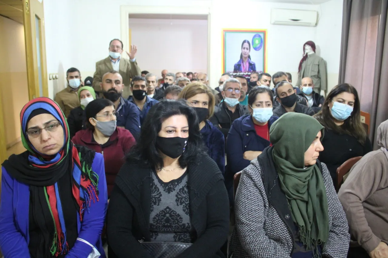 Rêxistina PYD’ê ya Lubnanê civîna xwe ya salane li dar xist û komkujiya Parîsê şermezar kir