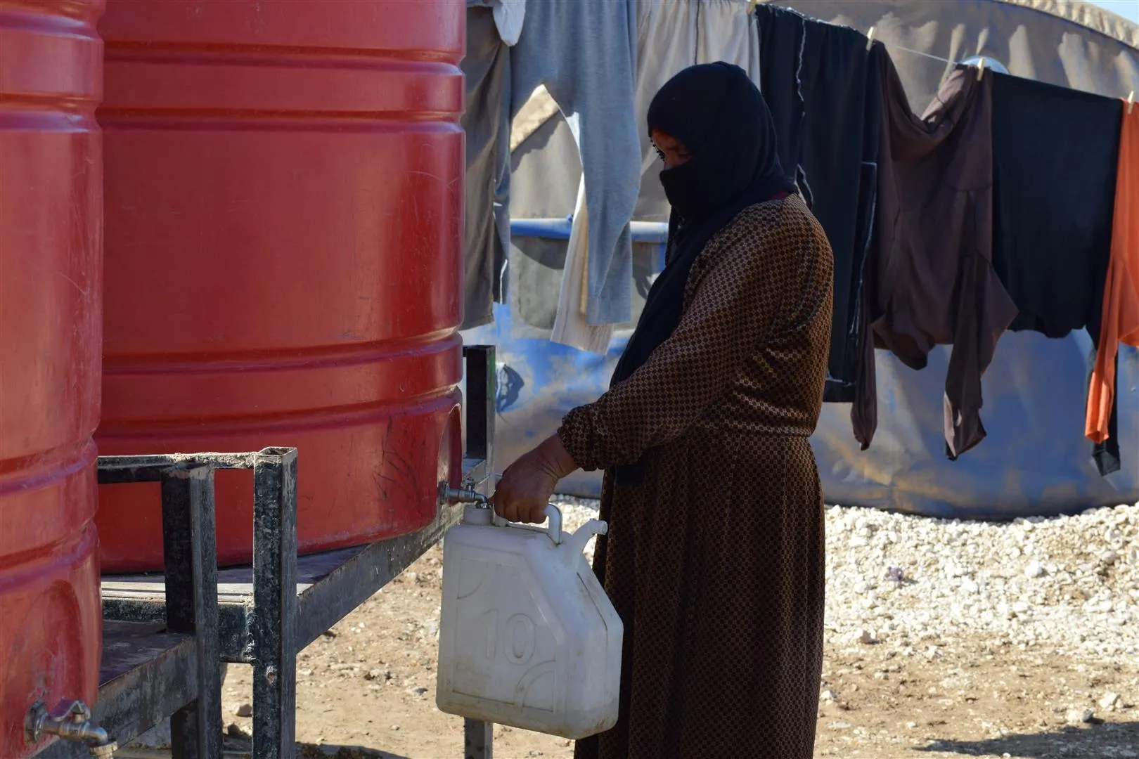 Jinên koçber di nava êşa koçberiyê û hêviya vegerê de jiyana xwe didomînin