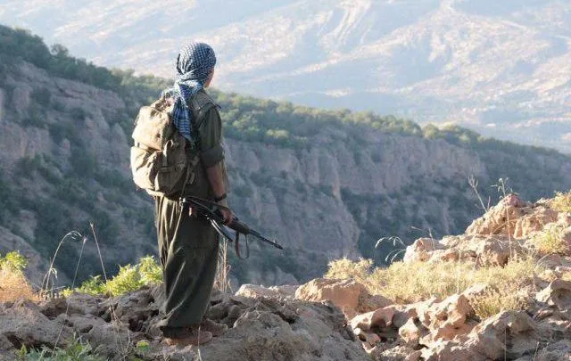 Dayikên şehîdan serkeftina Garê pîroz kir