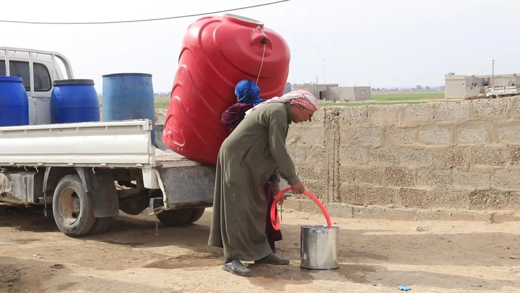 Li gundekî Dêrazorê 3 bîrên avê hatin kolandin