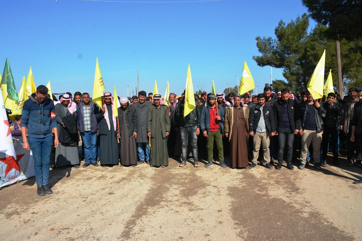 Meclisa navçeya Erîşe ji bo şermezarkirna êrişên li ser herêmê meşek li dar xist