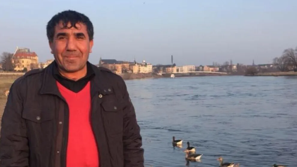 Welatparêzê Kurd Xelîl Şen li dijî tecrîdê bendena xwe da ber agir