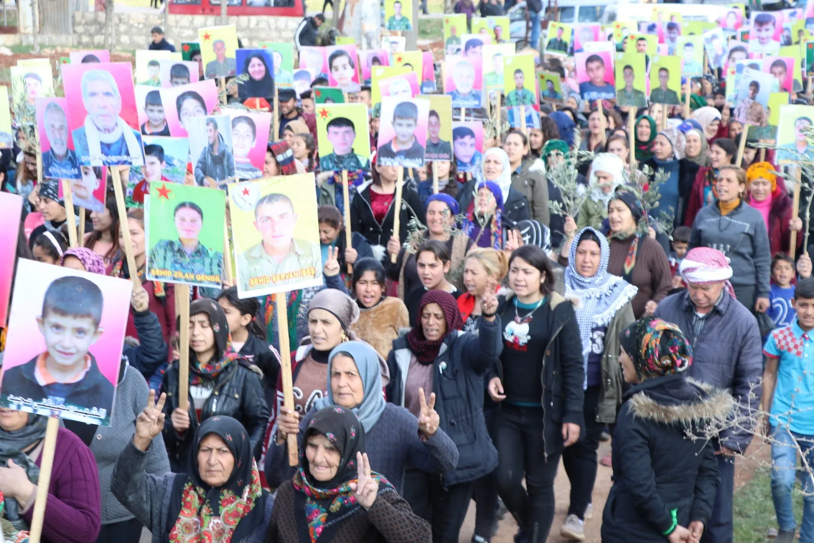 Şêniyên Efrînê çalakiyên kurdistaniyên li Ewropayê silav kir