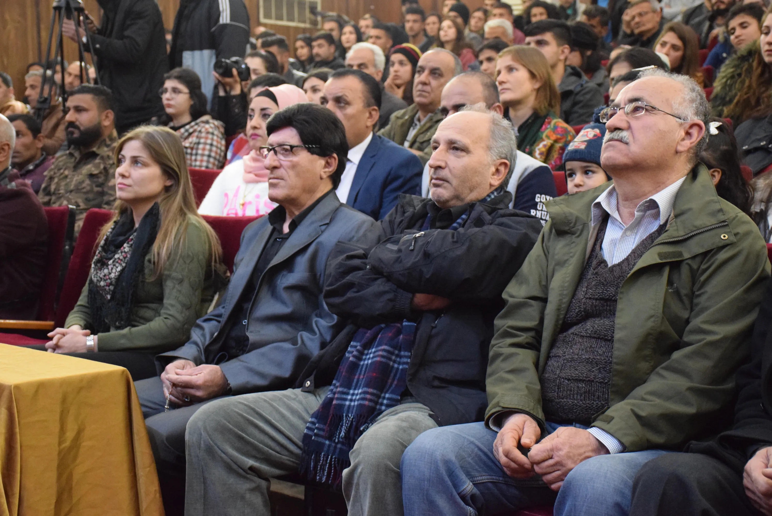 Desteya Çandê hunermend Faris Bavê Fîras xelat kir