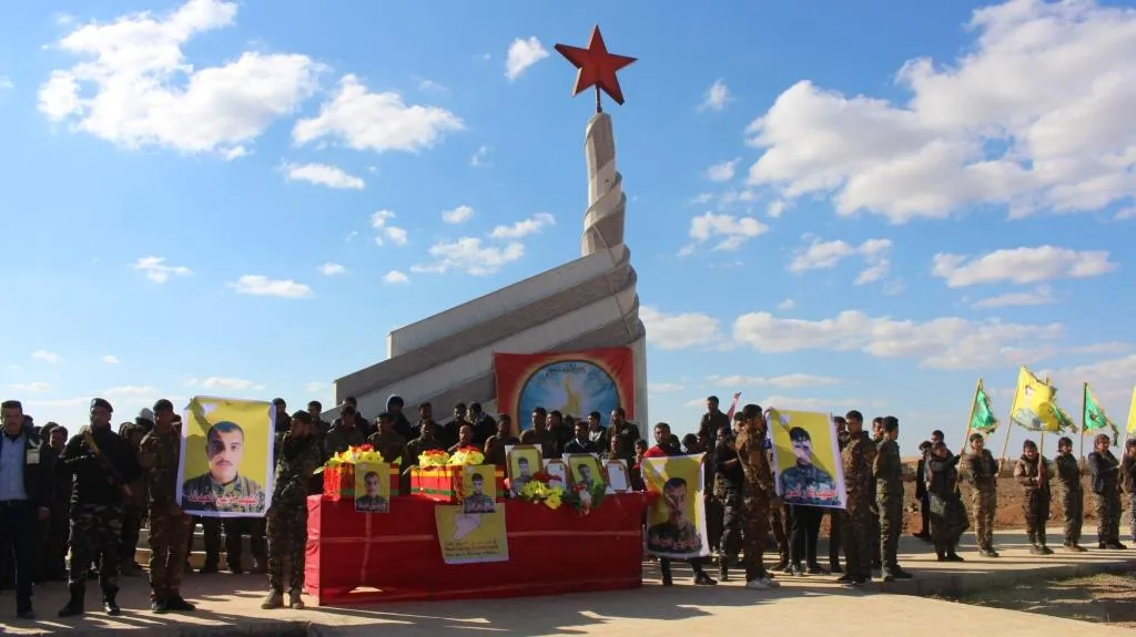Cenazeyê du şervanên QSD'ê bi merasîmekî hatin veşartin