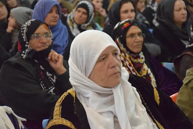 `Eşqa rêbertî ji gel û welatê xwe re komplo têk bir`