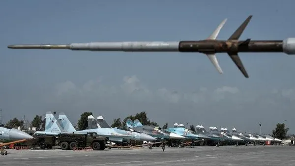 Hêzên Rûsyayê parzûngehên petrolê li gundewarên Helebê topbaran kirin
