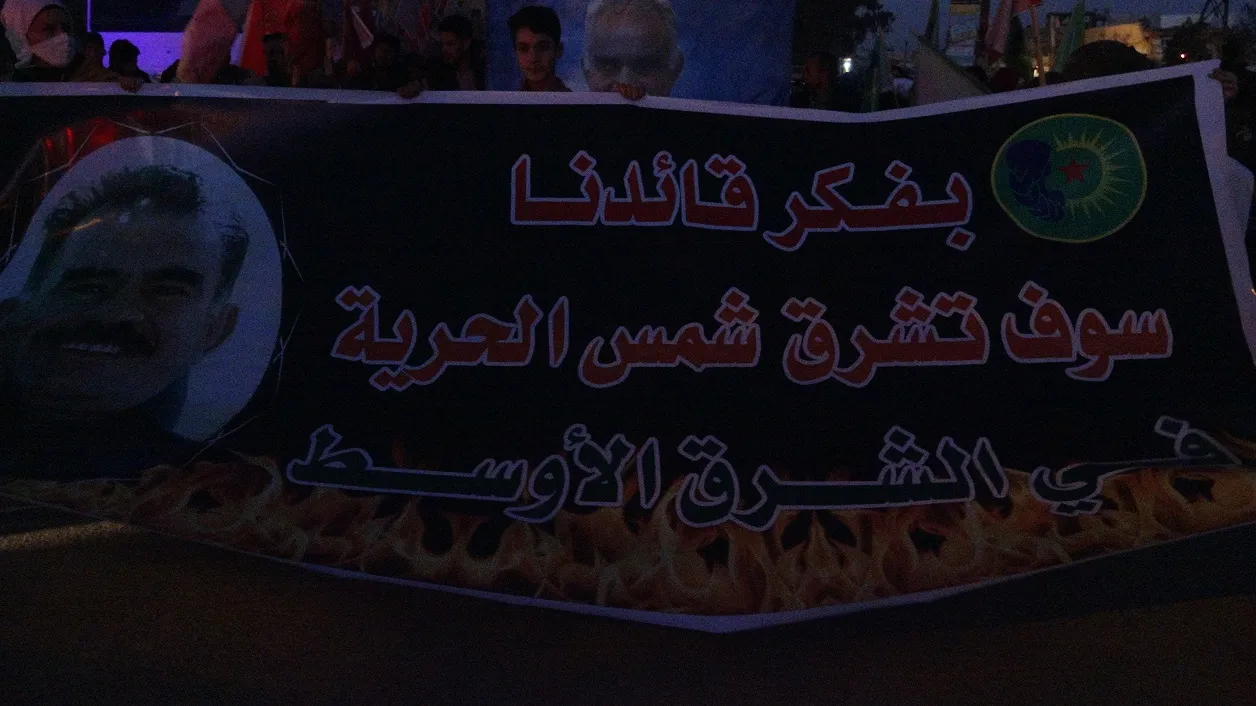 Ciwanên Tebqayê bi meşeke meşeleyî komploya 15'ê Sibatê şermezar kir