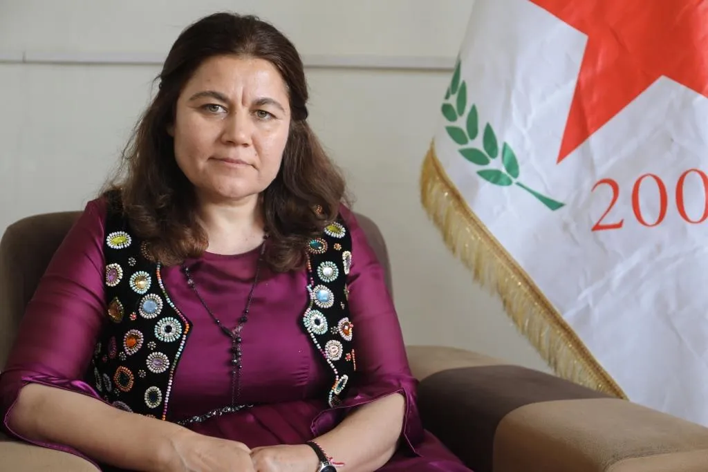 Foza Yûsif: Rêber Apo xeta sor e, divê kes şaştî û siyasetê neke