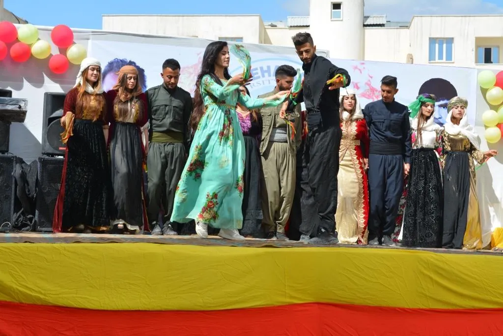 Xwendekarên zanîngeha Kobanê cejna Newrozê pîroz kirin