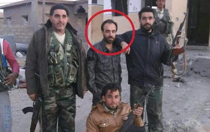 Fermandarekî hêzên hikumeta Şamê li Dêrazorê îşkence li zarokekî kir