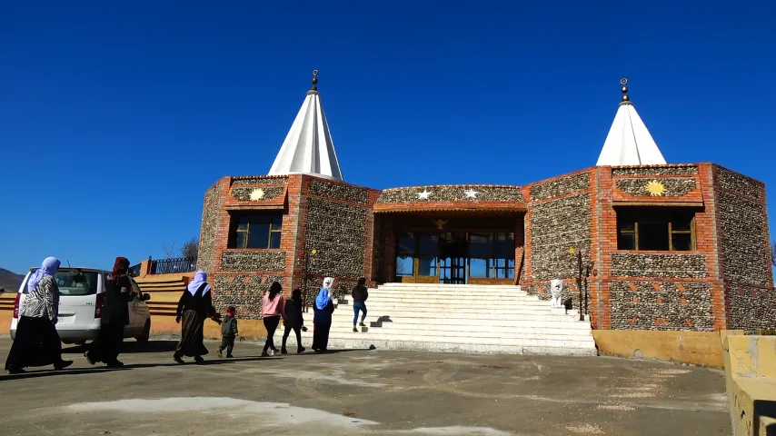 Jinên Êzidî: Em 8`ê Adarê despêkê li şehîdan pîroz dikin