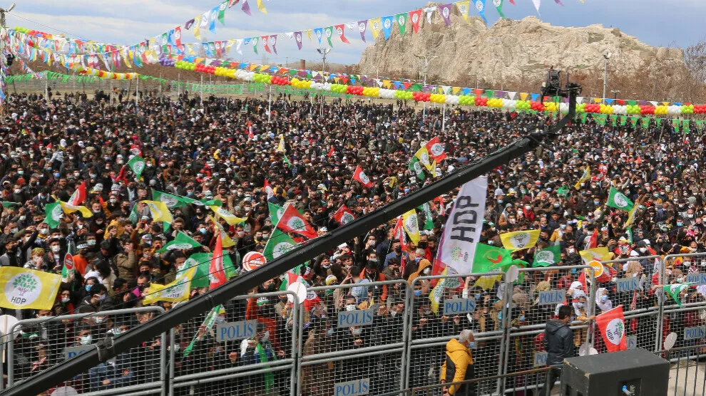 Peyama Newroza Wanê: Rêya çareseriyê Îmralî ye