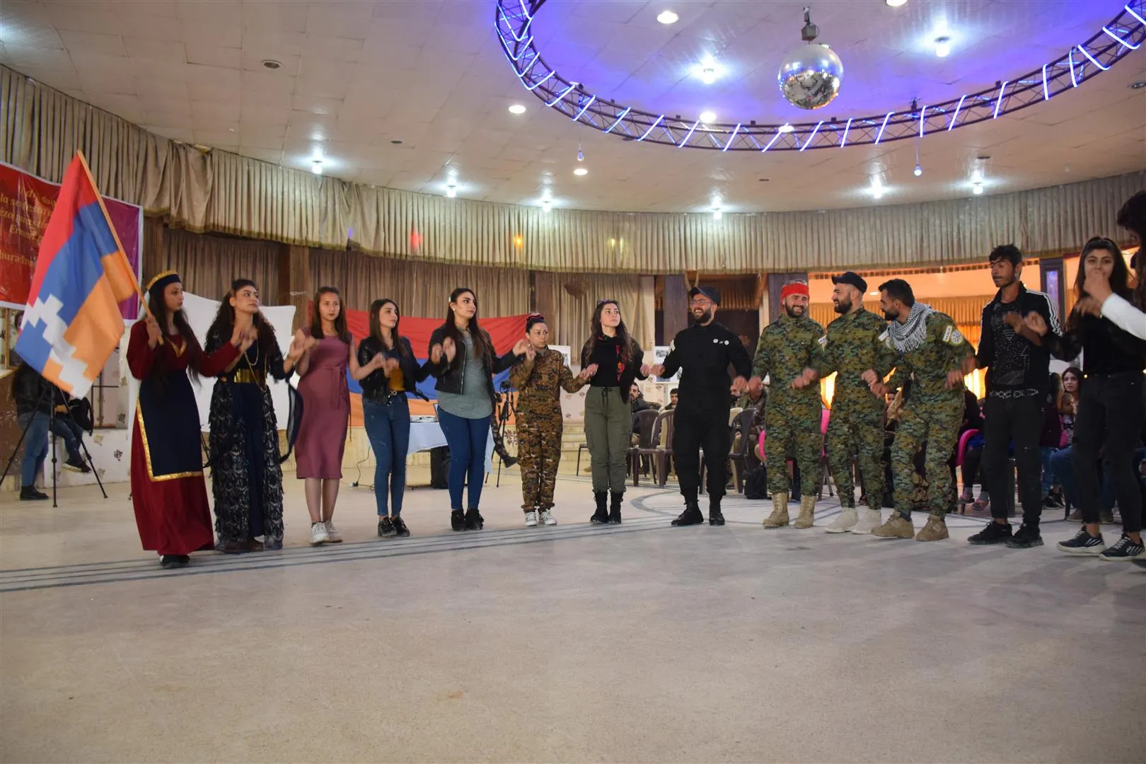 Meclisa Civakî ya Ermenan ji bo ku komkujiyên li dijî jinan rawestînin banga yekitiyê kir