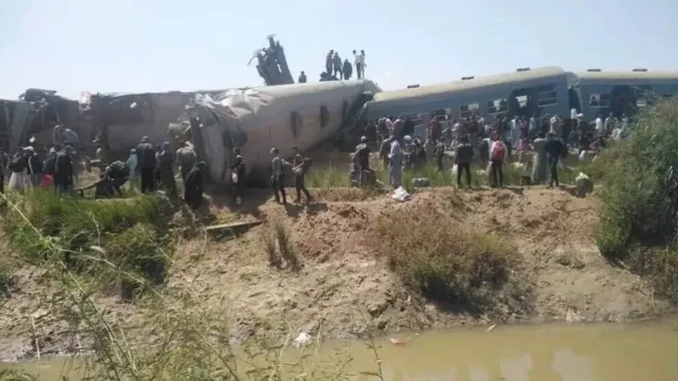 ​​​​​​​Li Misrê du tren li hev qelibîn: Herî kêm 32 kes mirin