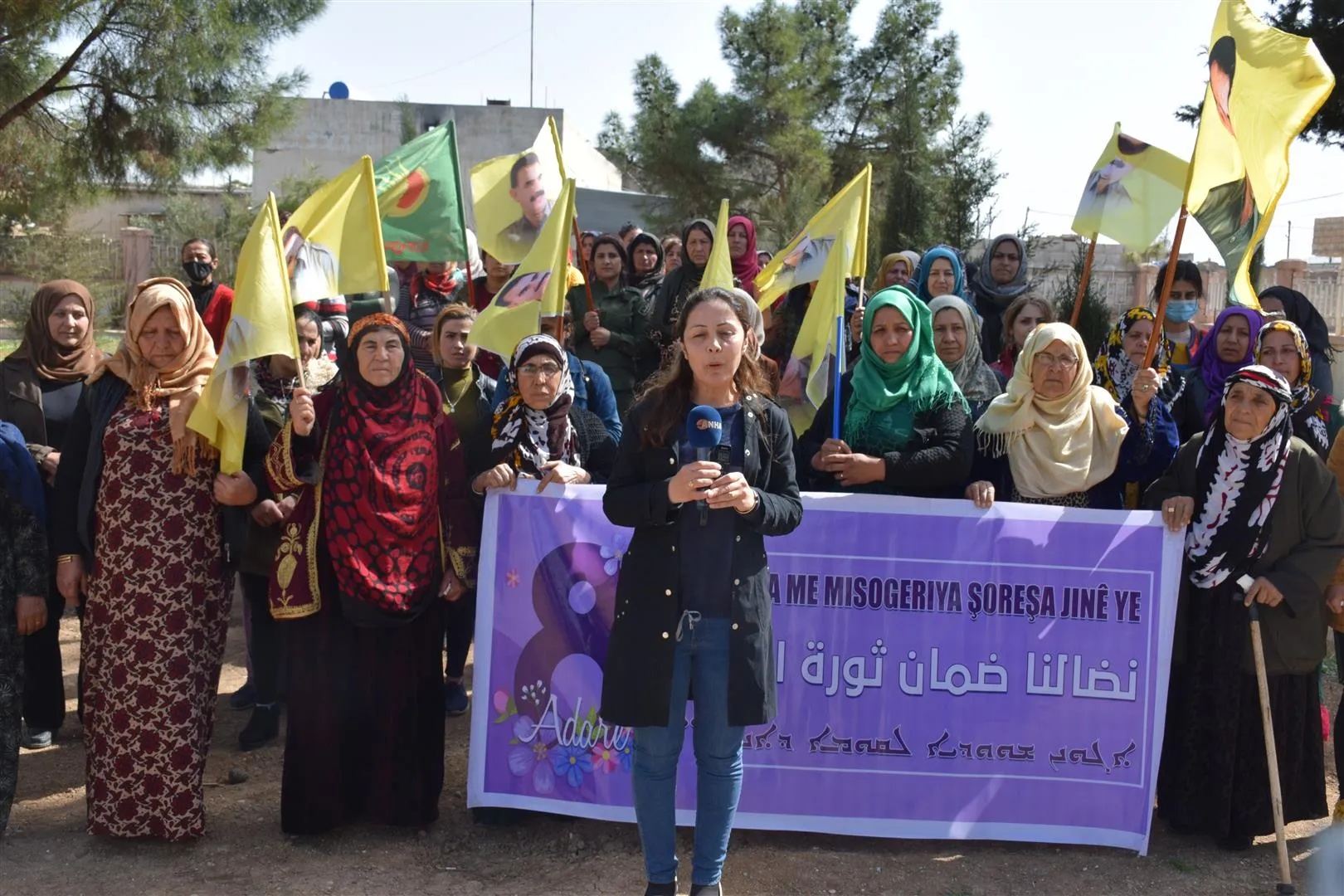 Dayikên gerîla 8`ê Adarê pîroz kir û banga parastina destkeftiyên şoreşê kir