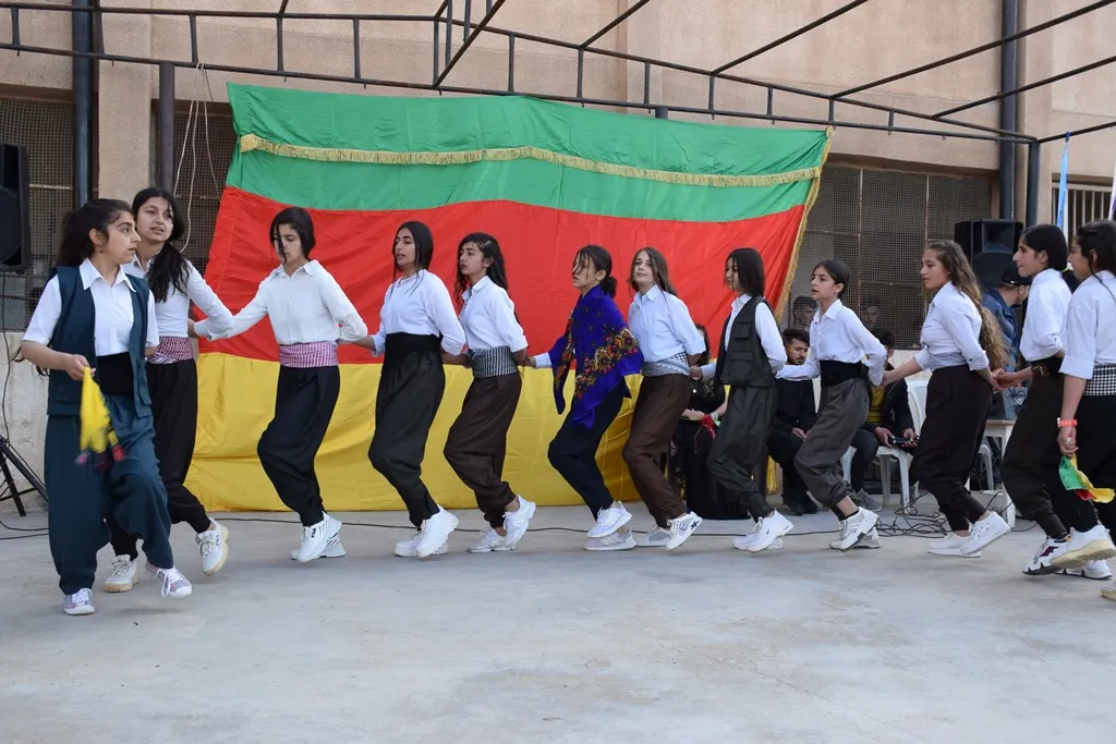 Xwendekarên Tirbespiyê Newroz pîroz kir