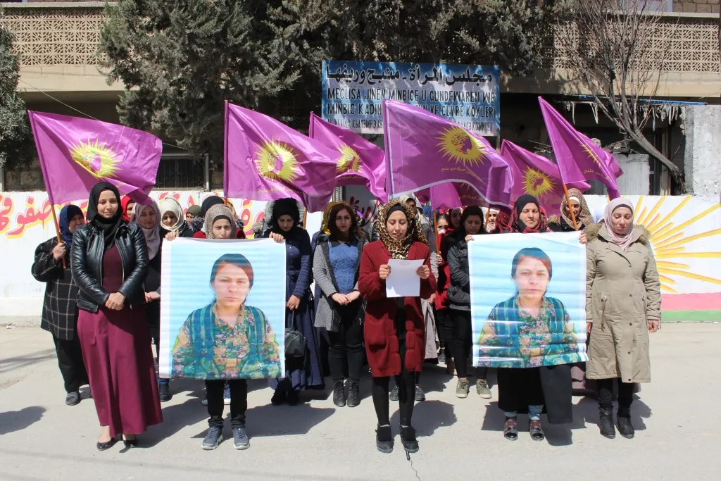 Bertekên li dijî dadgehkirina şervana YPJ'ê Çîçek Kobanê zêde dibin