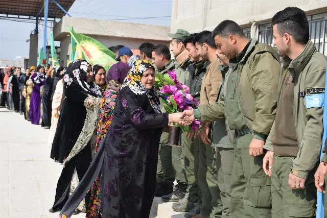 Bi boneya 8`ê Adarê rêzeçalakî li dar ketin