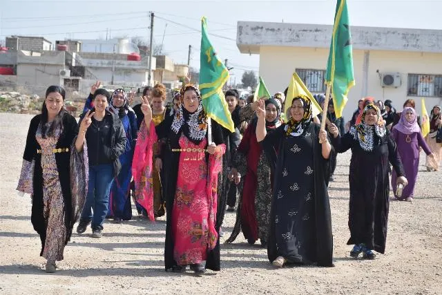 Bi boneya 8`ê Adarê rêzeçalakî li dar ketin