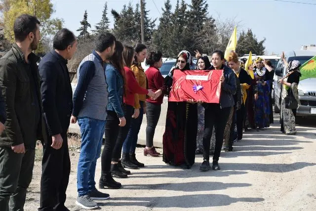 Bi boneya 8`ê Adarê rêzeçalakî li dar ketin