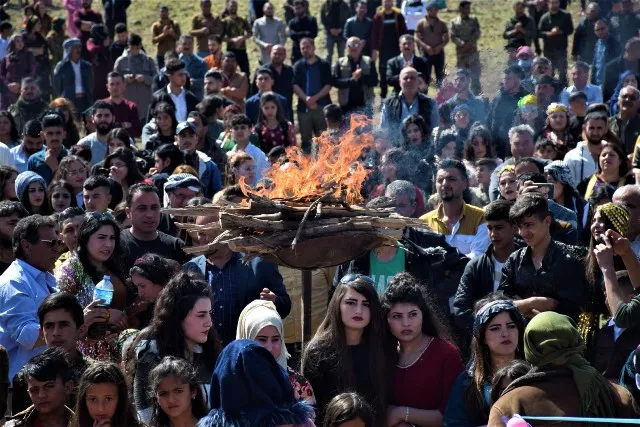 Bi hezaran şêniyên Til Temirê Newroz pîroz kir