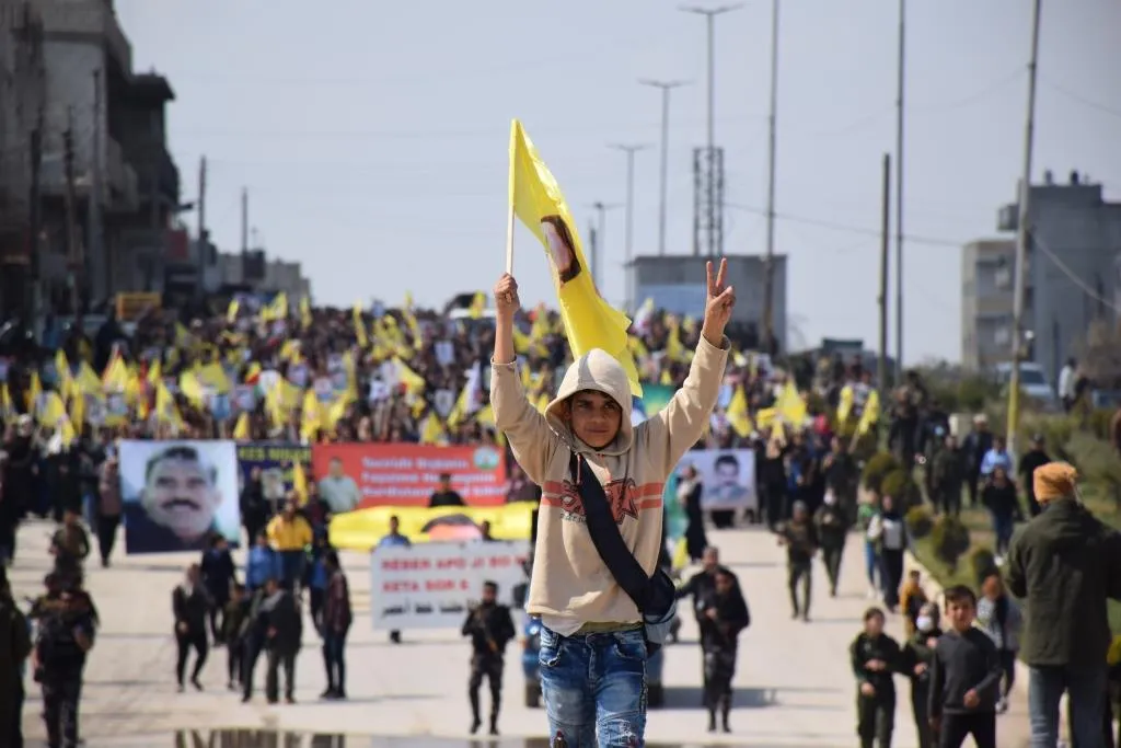 ​​​​​​​Li Bakur û Rojhilatê Sûriyê bi deh hezaran kes ji bo Ocalan li qadan bûn