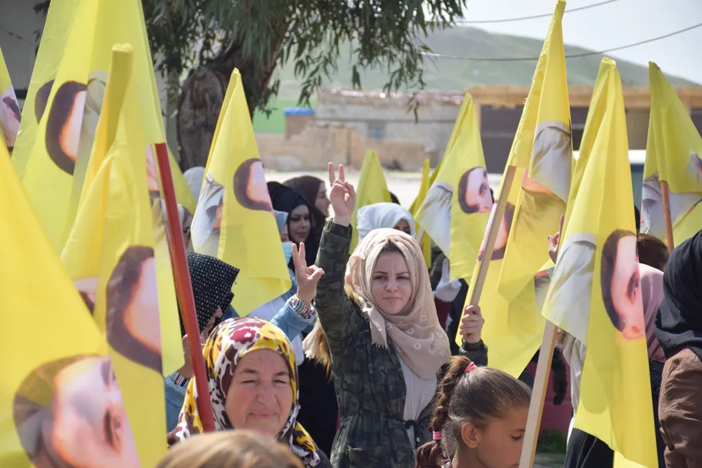 ​​​​​​​Li Bakur û Rojhilatê Sûriyê bi deh hezaran kes ji bo Ocalan li qadan bûn