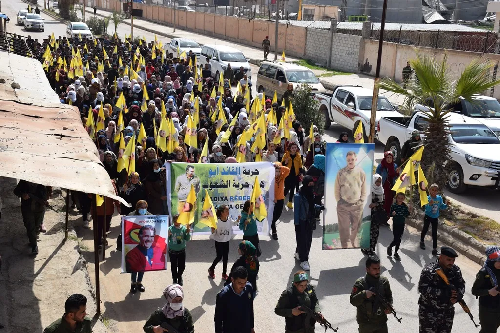 ​​​​​​​Li Bakur û Rojhilatê Sûriyê bi deh hezaran kes ji bo Ocalan li qadan bûn