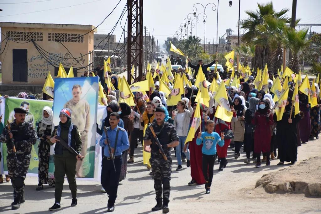​​​​​​​Li Bakur û Rojhilatê Sûriyê bi deh hezaran kes ji bo Ocalan li qadan bûn