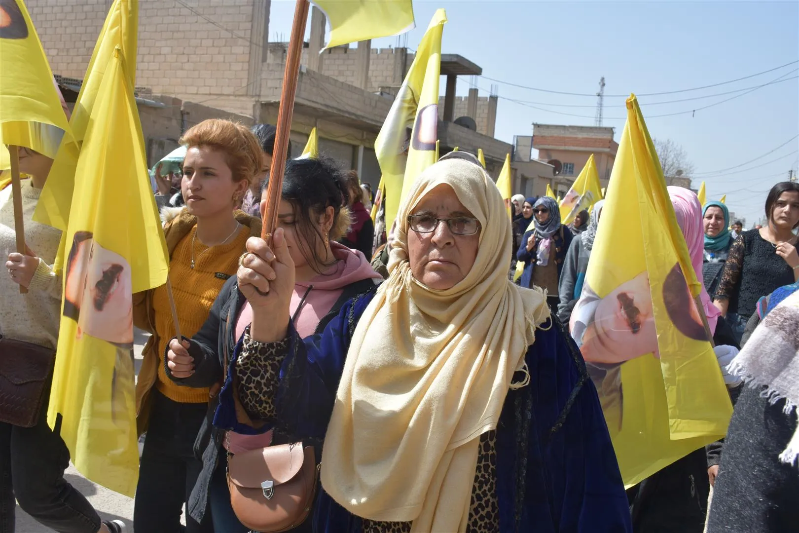 ​​​​​​​Li Bakur û Rojhilatê Sûriyê bi deh hezaran kes ji bo Ocalan li qadan bûn