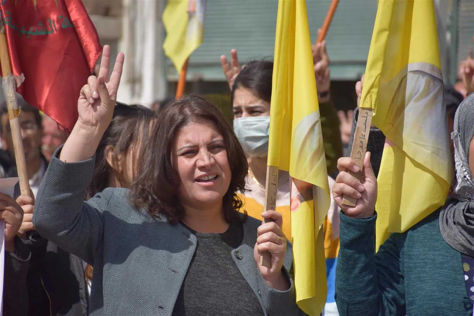 ​​​​​​​Li Bakur û Rojhilatê Sûriyê bi deh hezaran kes ji bo Ocalan li qadan bûn
