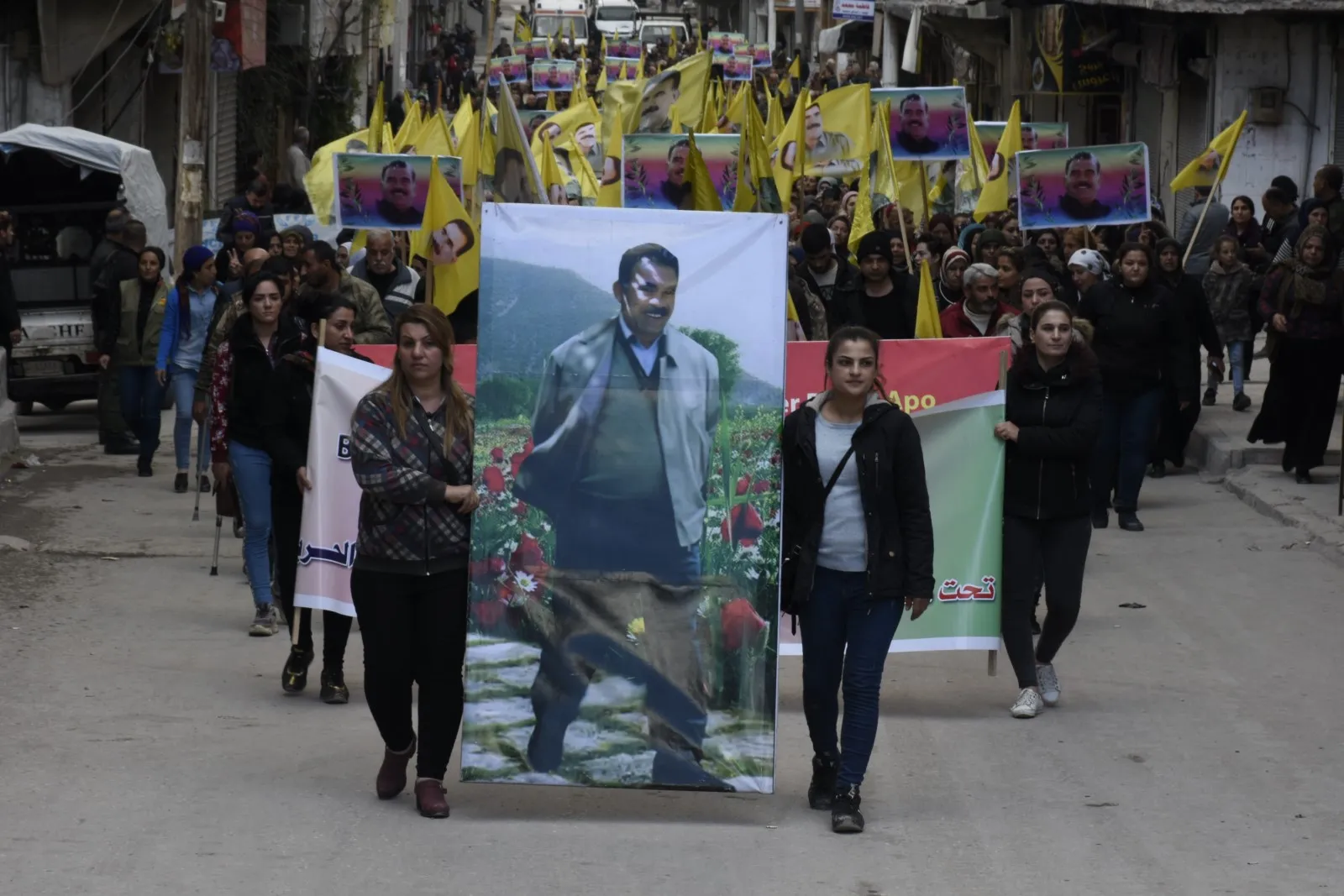 ​​​​​​​Li Bakur û Rojhilatê Sûriyê bi deh hezaran kes ji bo Ocalan li qadan bûn