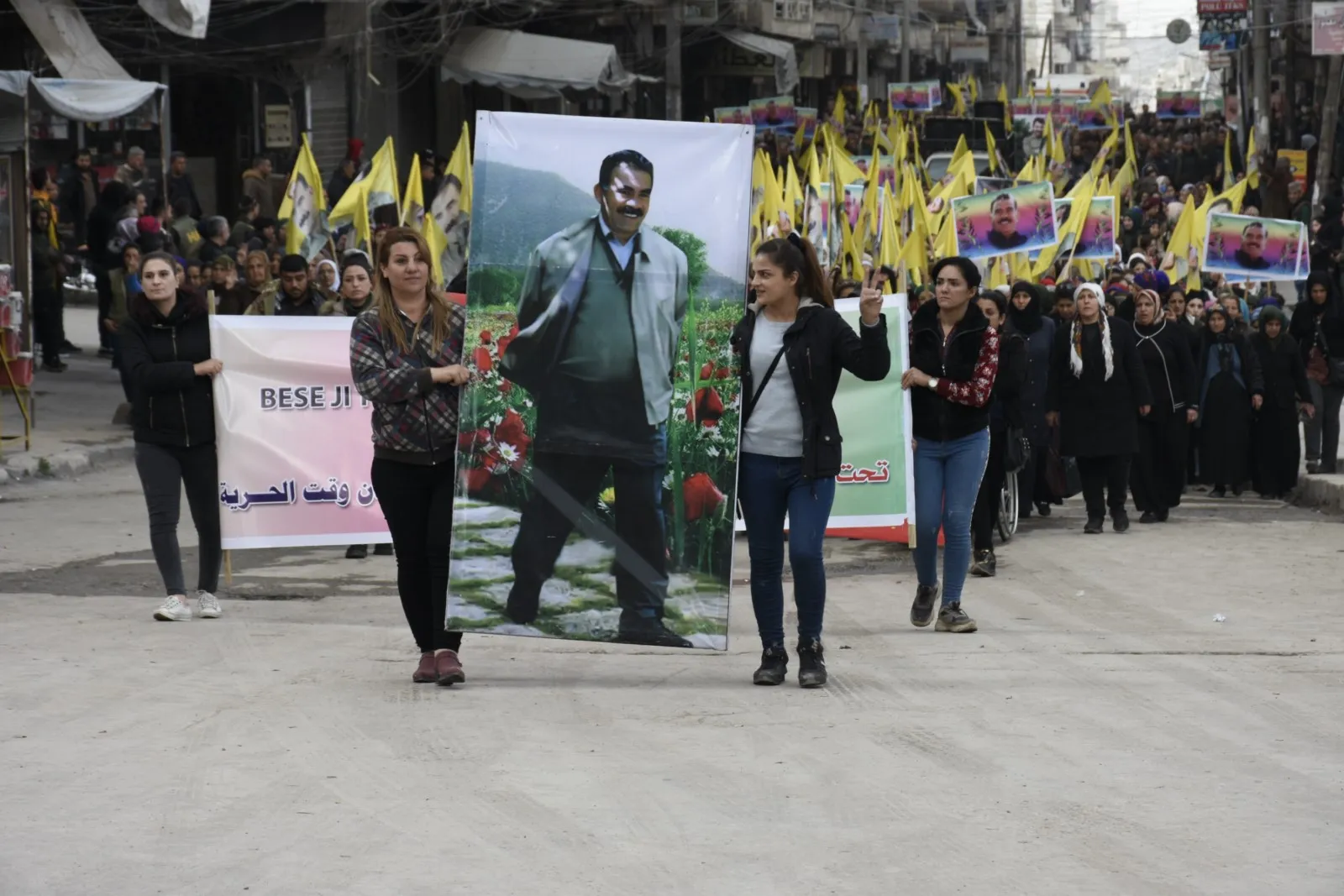 ​​​​​​​Li Bakur û Rojhilatê Sûriyê bi deh hezaran kes ji bo Ocalan li qadan bûn