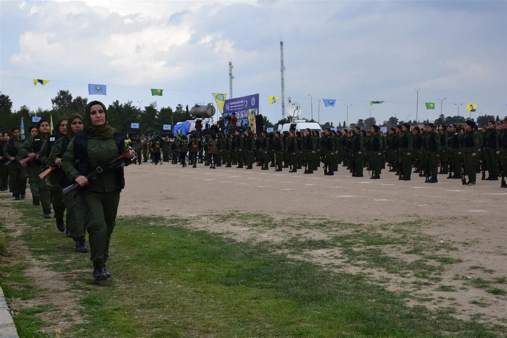 Hêzên parastinê yên jin li Girkê Legê 8'ê Adarê pîroz kir