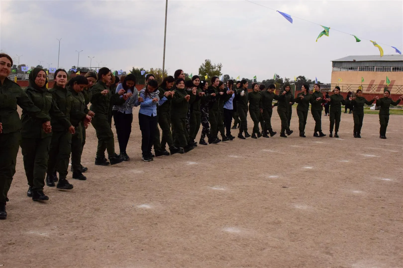 Hêzên parastinê yên jin li Girkê Legê 8'ê Adarê pîroz kir