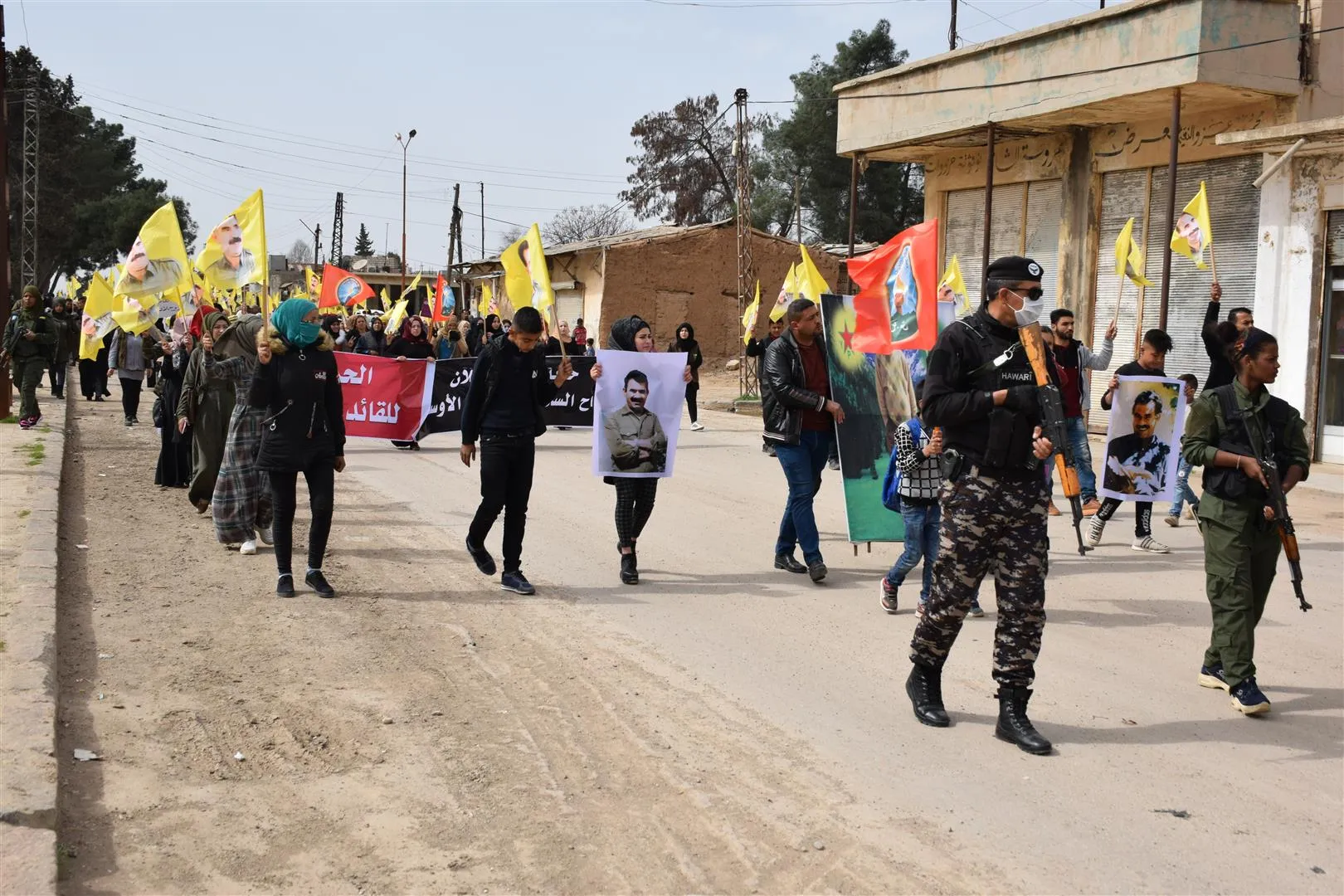 Şêniyên Efrîn û Til Koçerê ji bo rewşa Rêbertî were eşkerekirin meşiyan