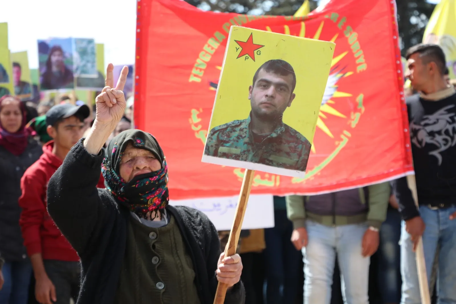 Bi deh hezaran şêniyên Efrînê soza berxwedanê heta rizgarkirin Efrînê nû kir
