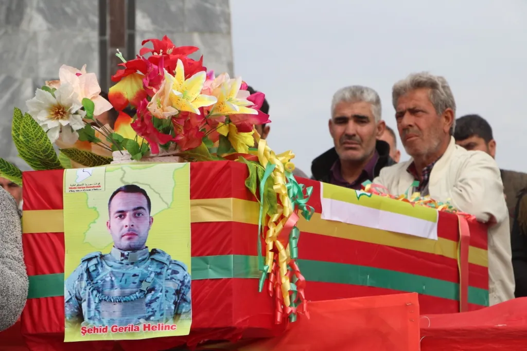 Cenazeyê şehîd Çiya Ehmed li Kobanê hate veşartin