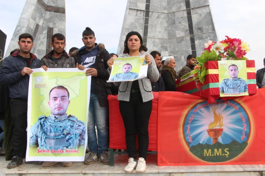 Cenazeyê şehîd Çiya Ehmed li Kobanê hate veşartin