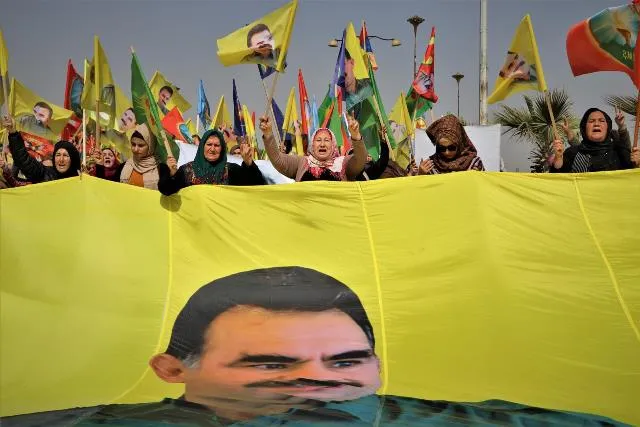​​​​​​​'Bi milyonan mirov li ser xeta Rêbertî dimeşin'