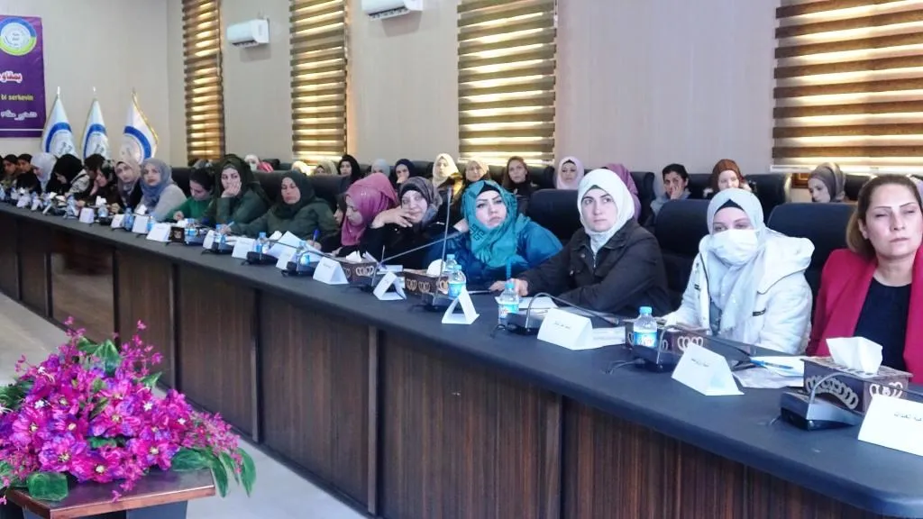Bi boneya 8'ê Adarê Desteya Jin panelek li dar xit