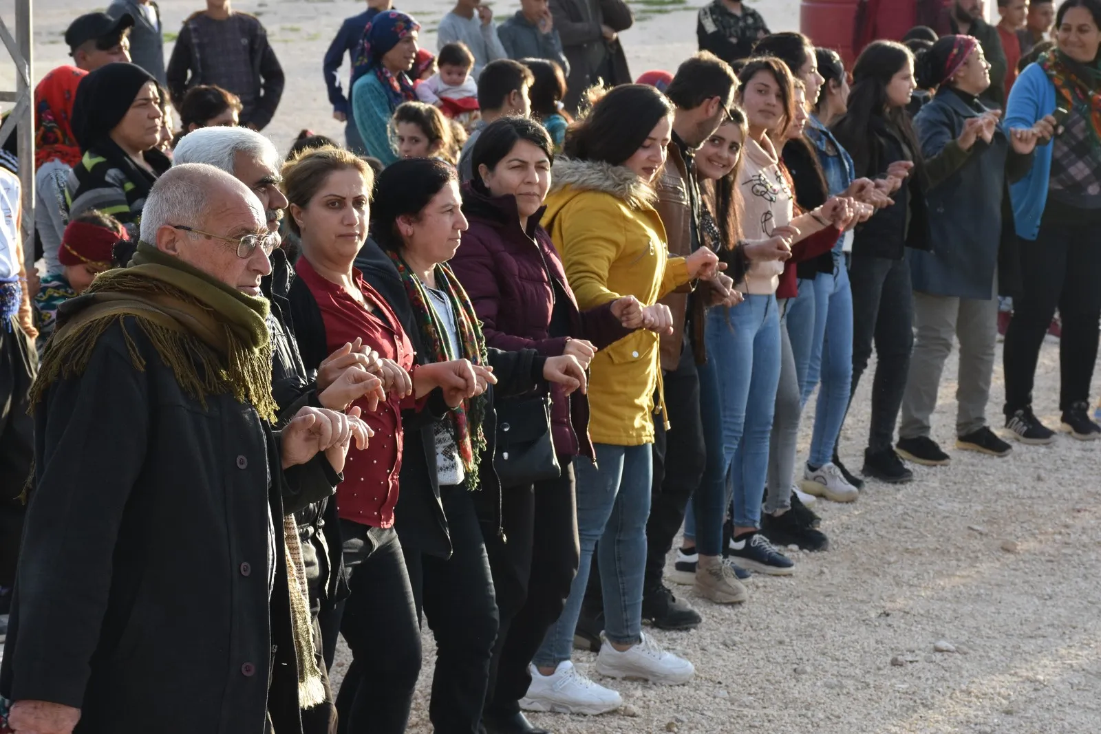 Ji Efrîn heta Şengalê meşeleyên Newrozê