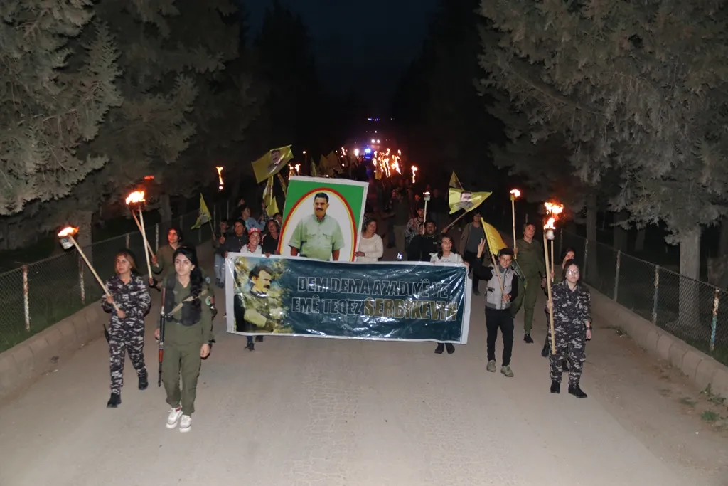 Ciwanên Efrîn û Dêrikê banga zelalkirina rewşa tenduristî ya rêber Ocalan kir