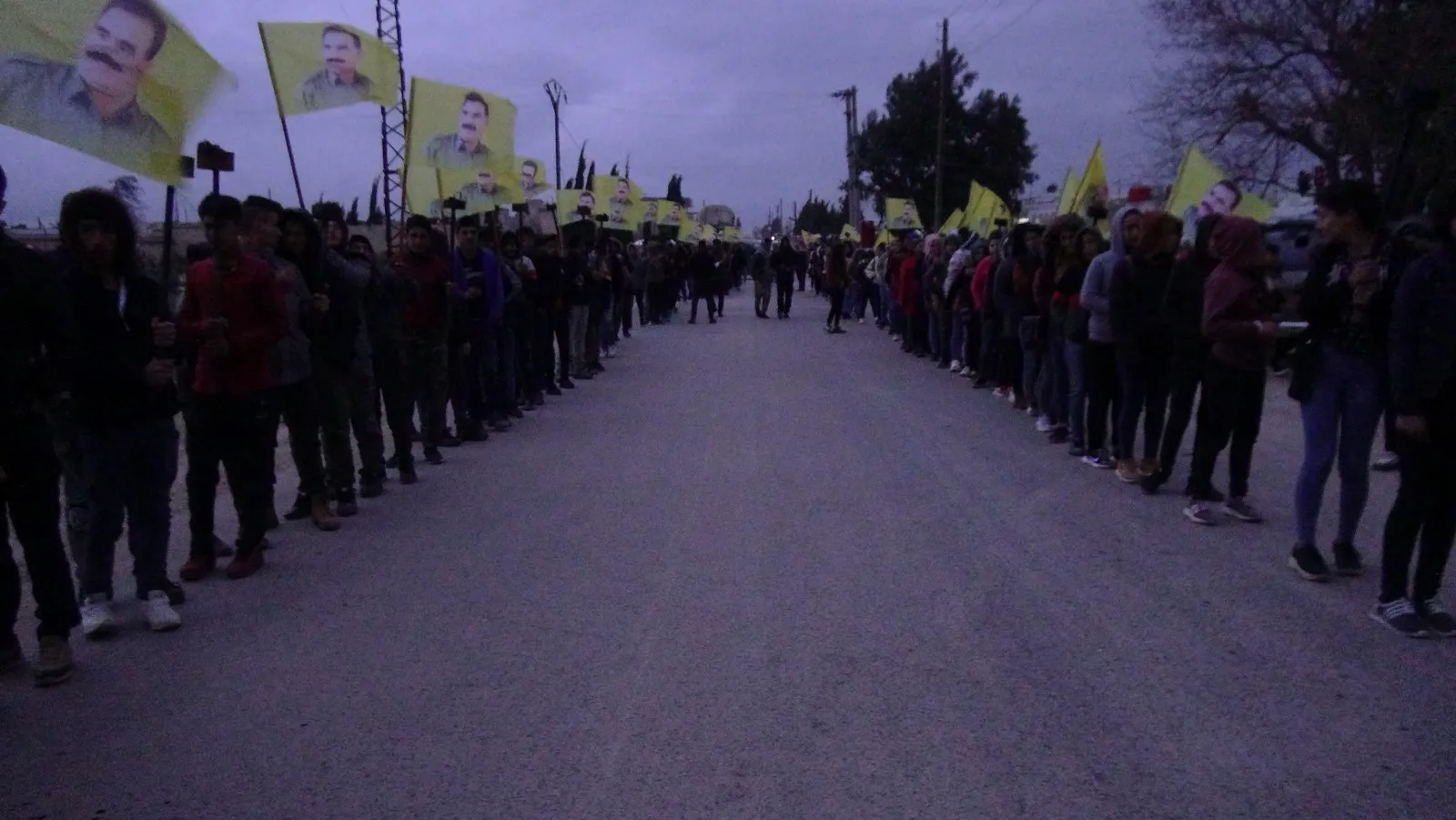 Ciwanên Efrîn û Dêrikê banga zelalkirina rewşa tenduristî ya rêber Ocalan kir